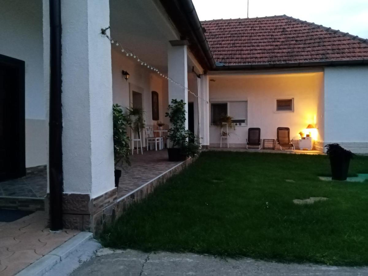 Apartman Katarina Backi Monostor Екстериор снимка